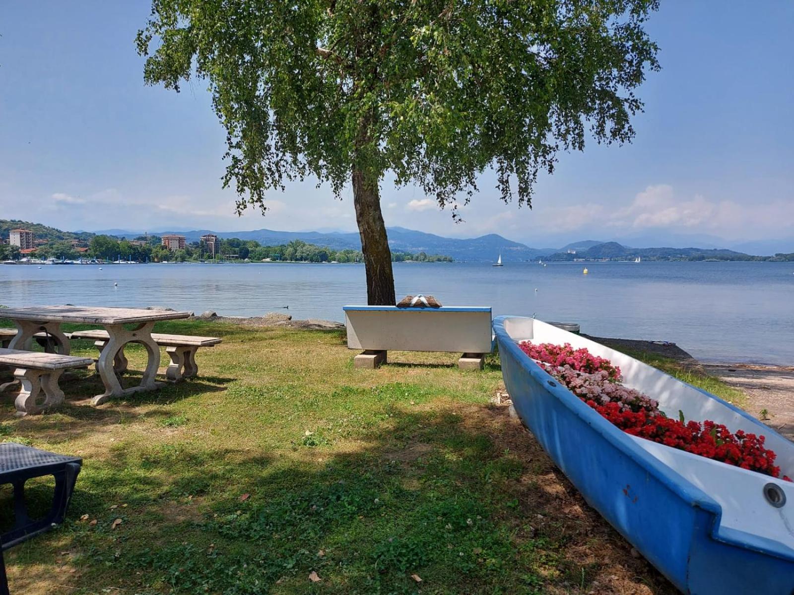 Bnbook Lago Maggiore Studio 2 Dormelletto Bagian luar foto